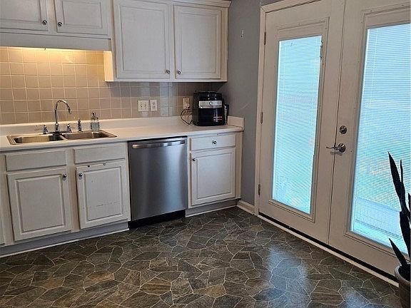 5th image of 118 Somerset Dr