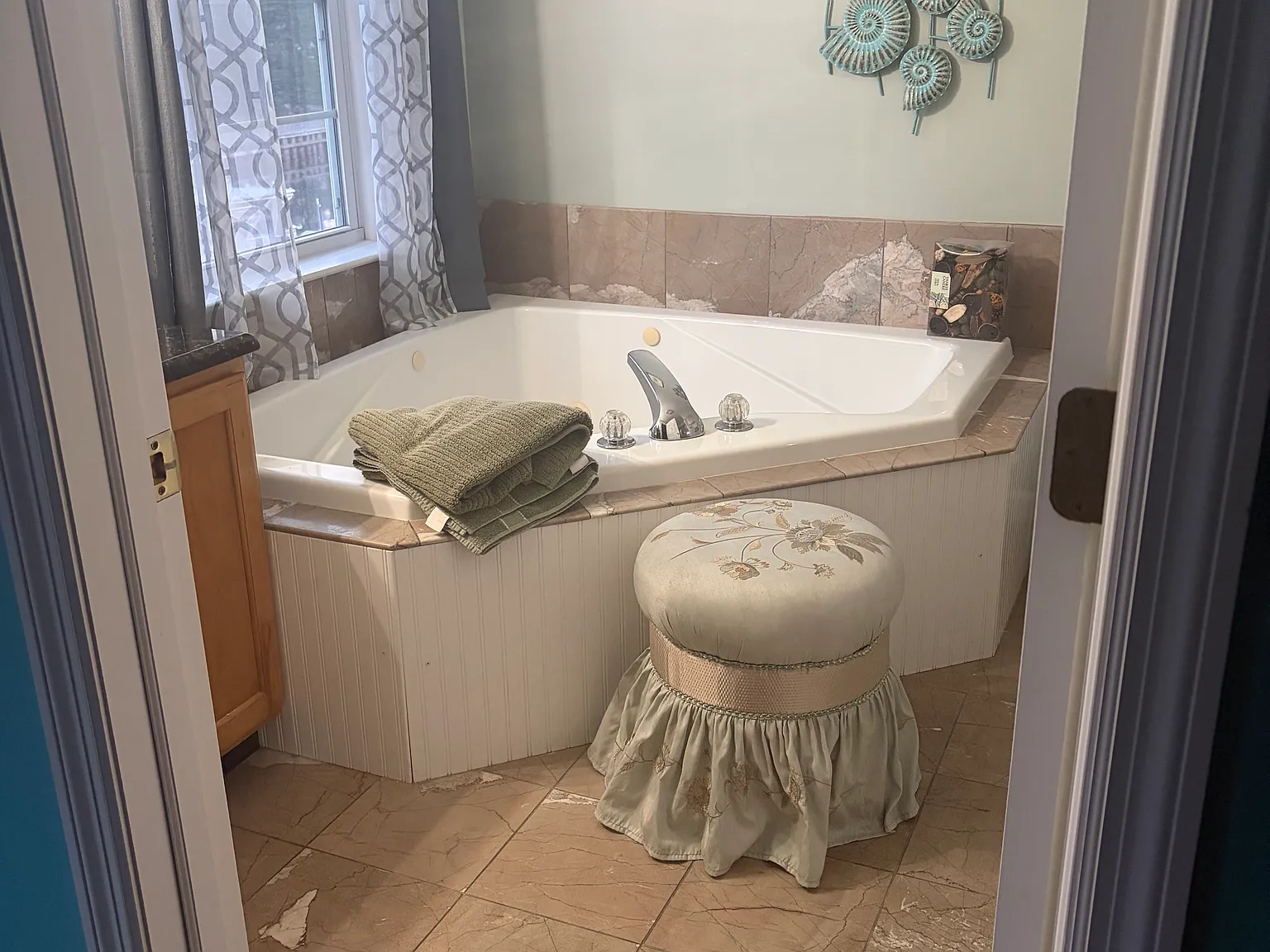 4 bed, 2556 sqft, $5,000 — Photo 4