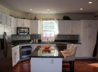 956 Avalon Way, San Marcos, CA 92078
