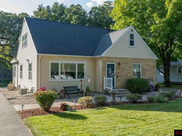 1404 Carney Ave, Mankato, MN 56001