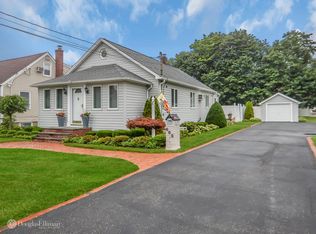 602 6th St, East Northport, NY 11731
