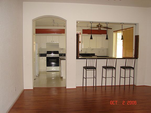 Eat in kitchen w/pass through bar.
