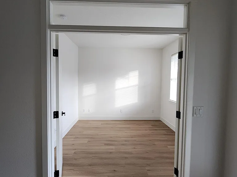 NE 102nd St — Photo 2