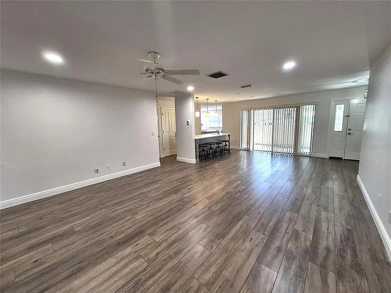160 Joanne Pl — Photo 9