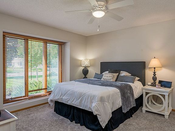 2nd image of 1002 Oak Terrace Dr