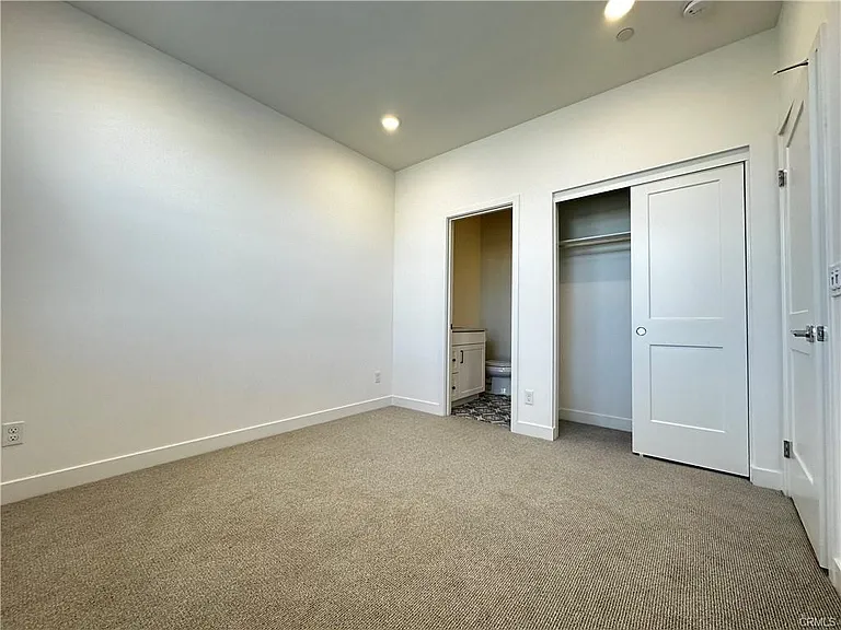 5019 Belmont Ln — Photo 3