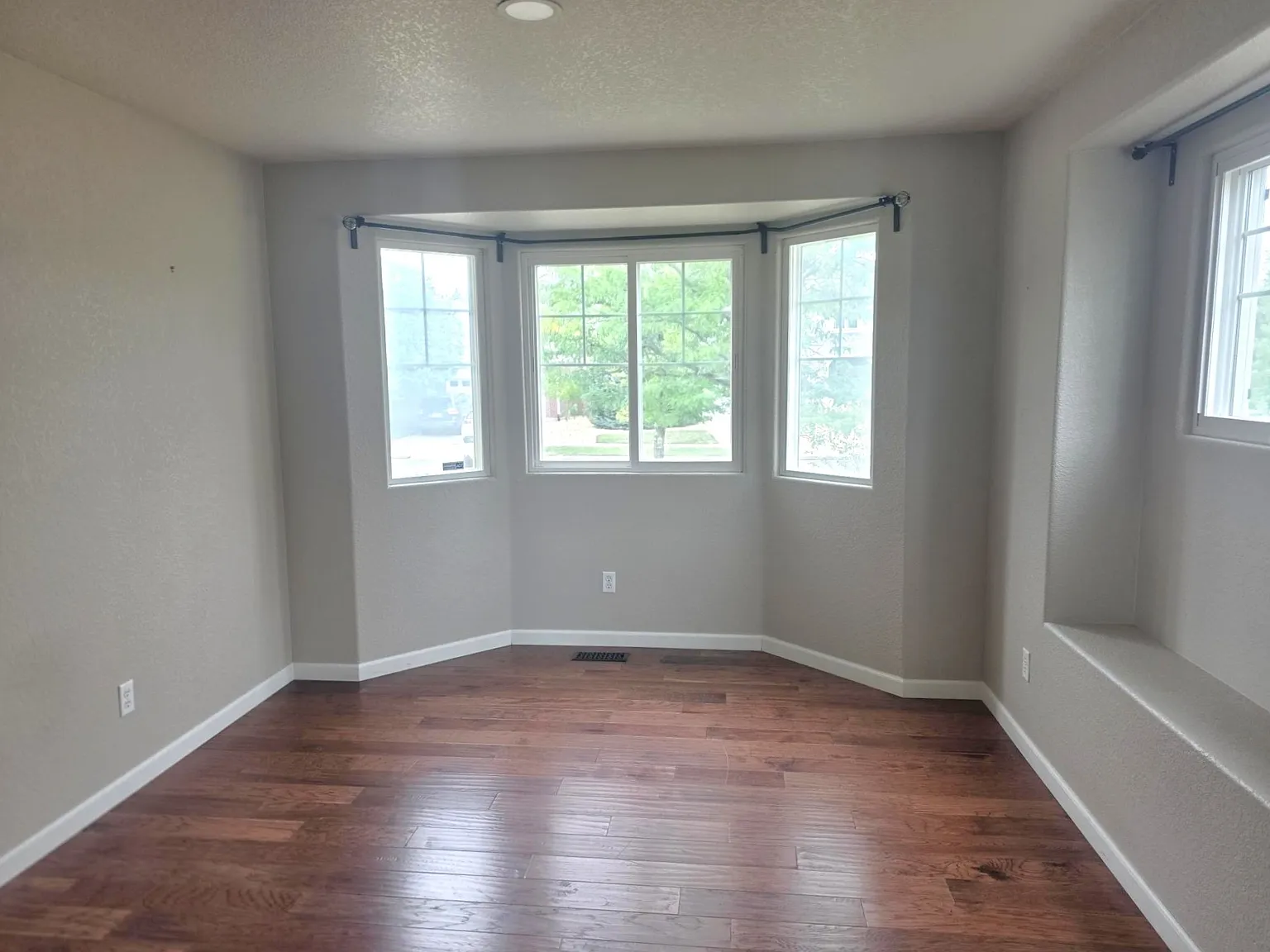 5 bed, 2821 sqft, $3,450 — Photo 4