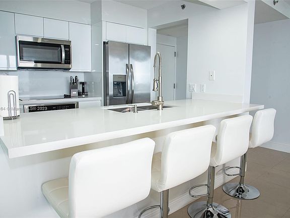 3rd image of 1200 Brickell Bay Dr APT 3701