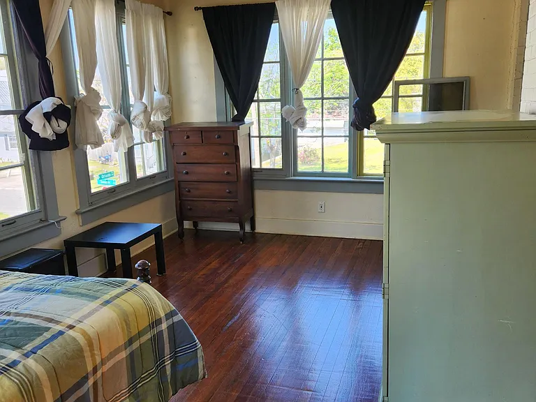 420 Sumner St #4 — Photo 6
