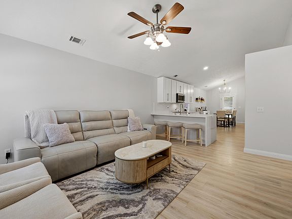 4th image of 239 Baybrook Cir