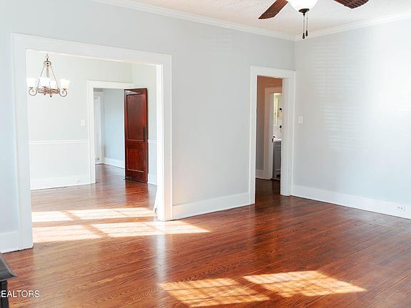 5th image of 2312 Cedar Ln