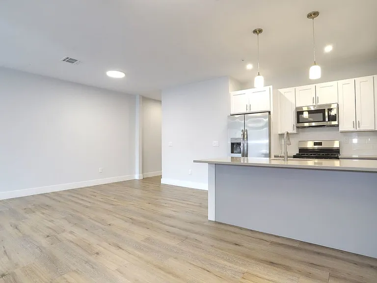 502 Broadway #301 — Photo 12