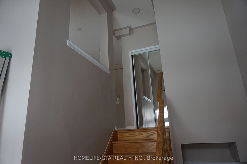 Toronto House for rent - 4 Bedrooms — photo 2