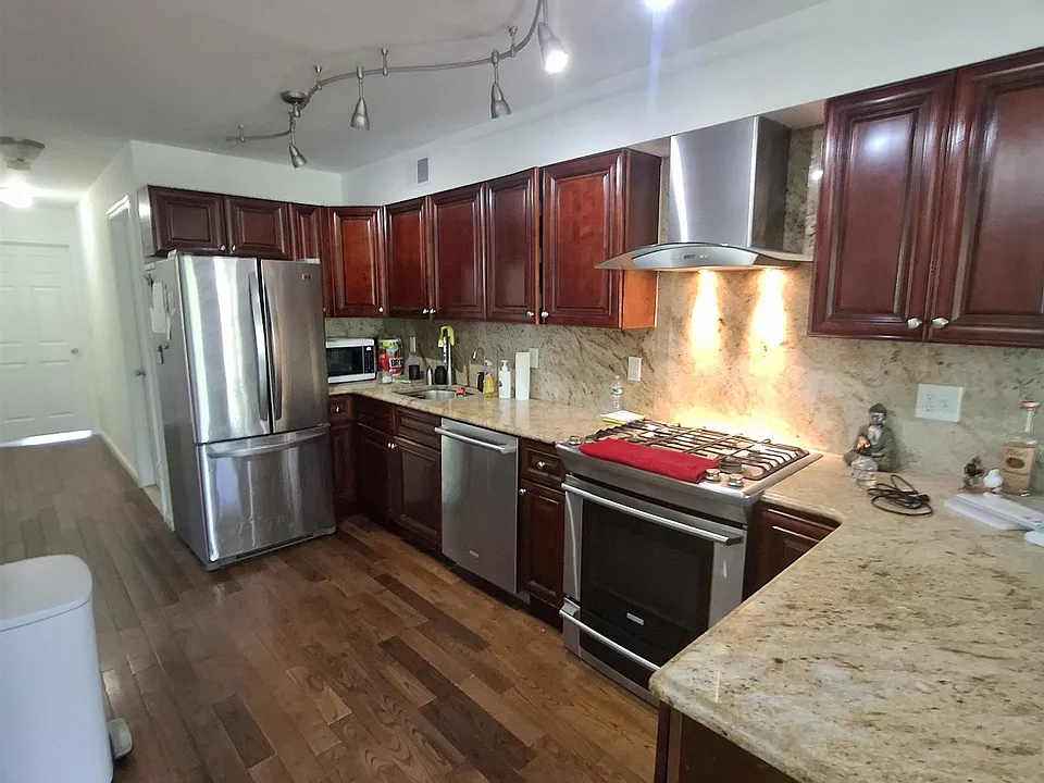 103 Jefferson Ave #1