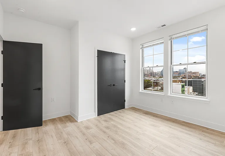 943 Washington Ave #306 — Photo 16