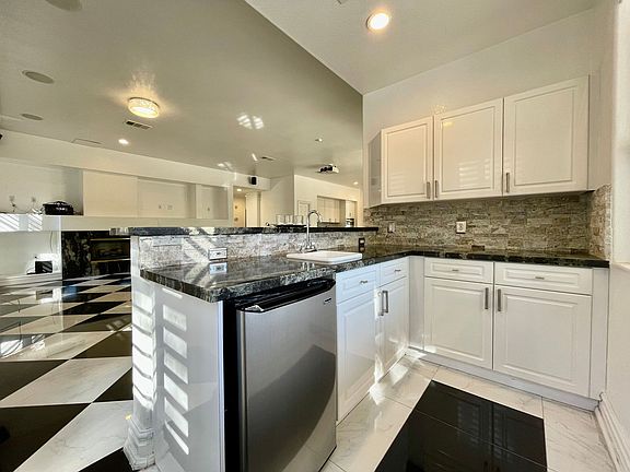 4th image of 9557 Verneda Ct