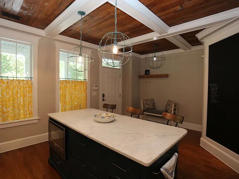 219 Lake View Dr — Photo 5