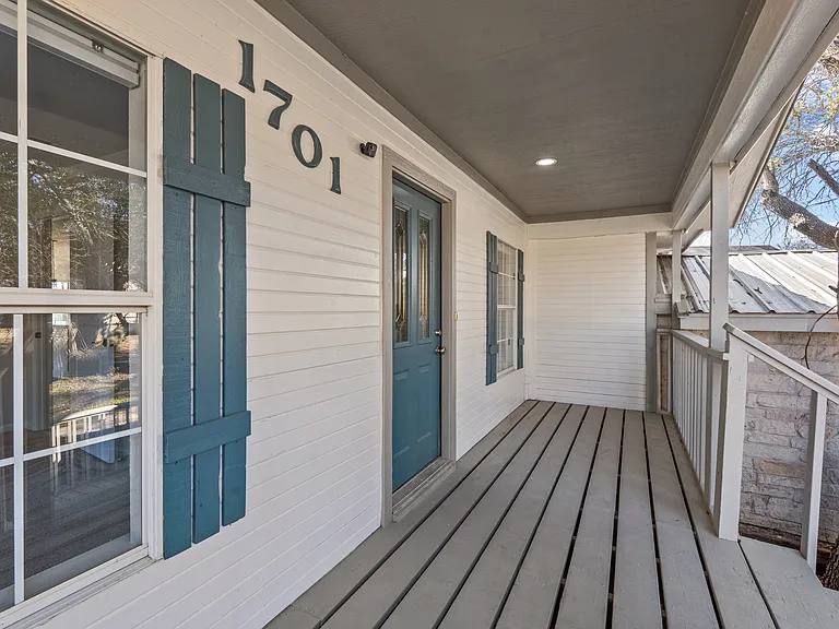 1701 E Lake Dr — Photo 4