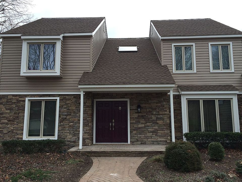 2nd image of 1375 Lexington Dr