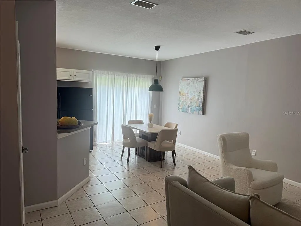 3 bed, 2.5 bath, 1388 sqft, $2,000 — Photo 2
