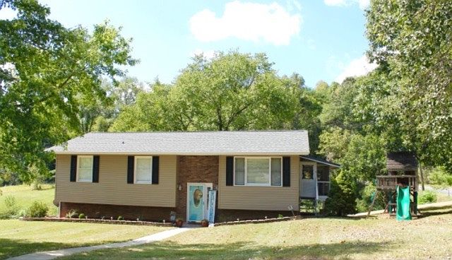 1st image of 744 Brookhaven Dr