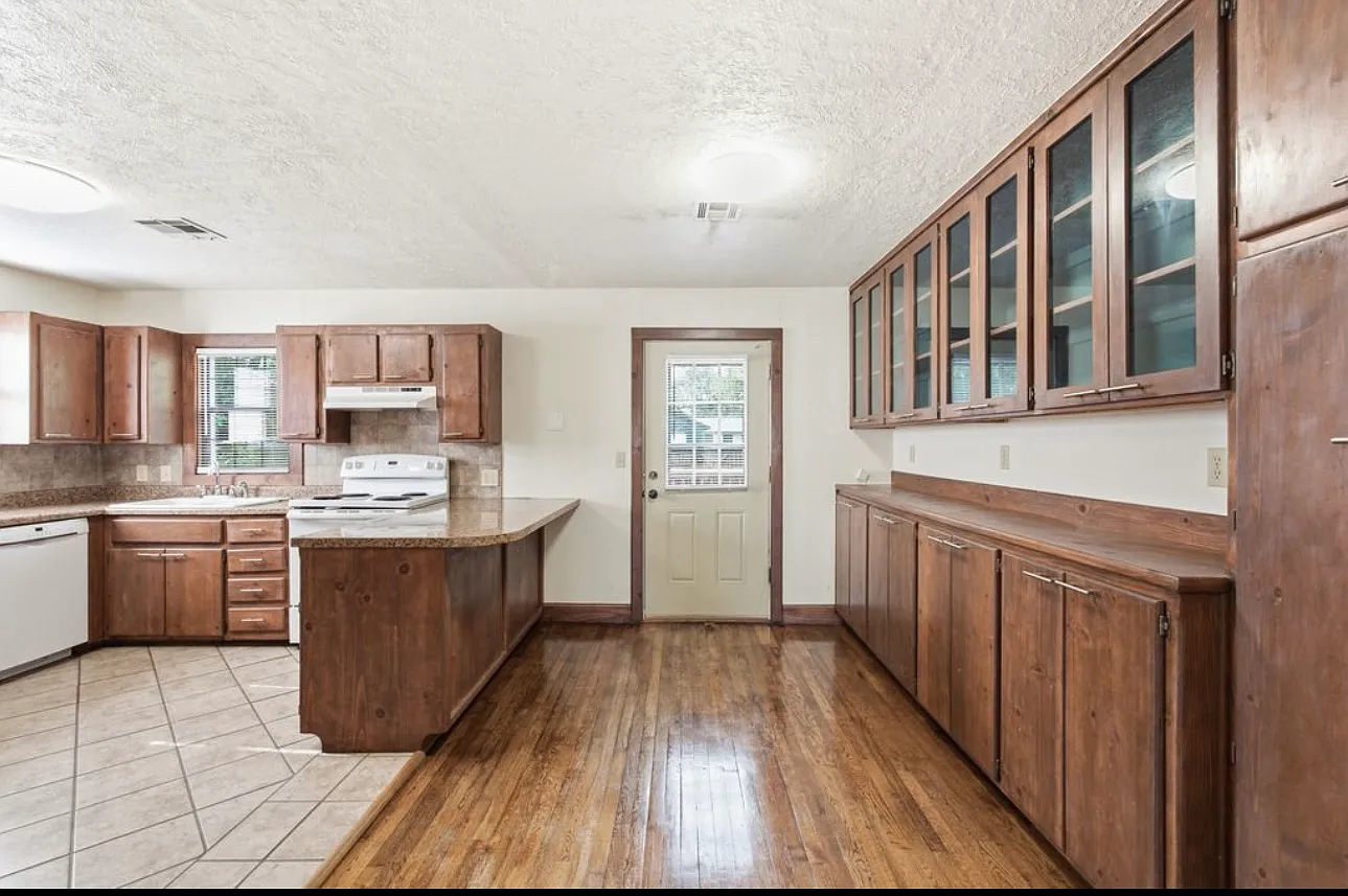 3 bed, 1148 sqft, $1,550 — Photo 4