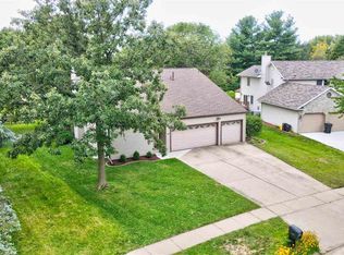 610 Pine Ridge Rd, Coralville, IA 52241