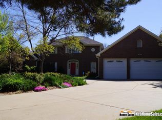 6220 Andrew Ct, Lincoln, NE 68512