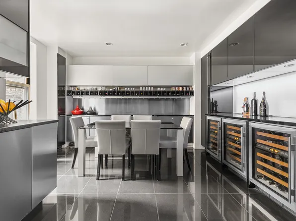 1045 Park Avenue image 10 of 18