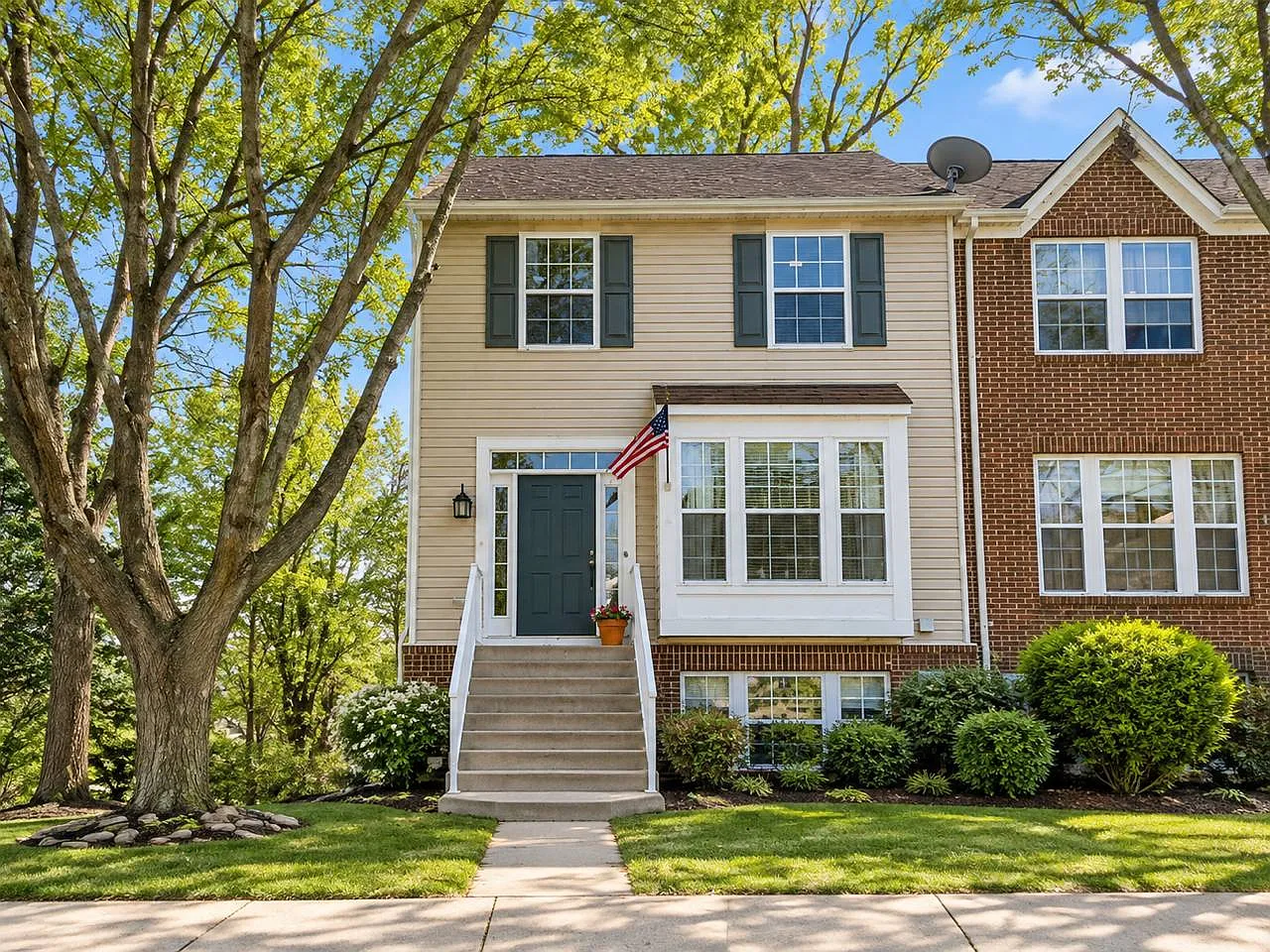 4 bed, 3.5 bath, 1738 sqft, $2,800 — Photo 1