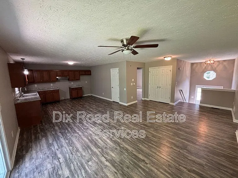 794 Carriage Hill Ln — Photo 8