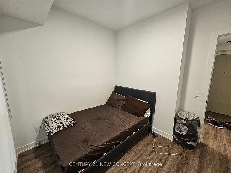 327 King St W #1502 — Photo 18