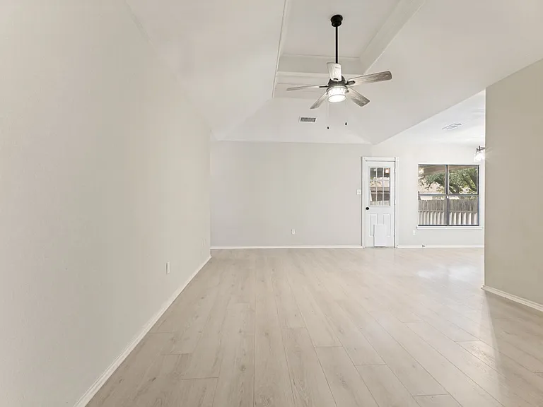 2313 Harvest Glen Ct — Photo 10