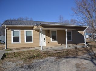 221 NE Roberts St, Melvern, KS 66510