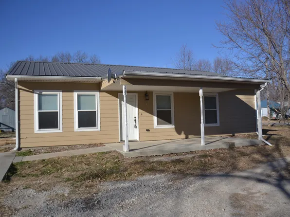 221 NE Roberts St, Melvern, KS 66510