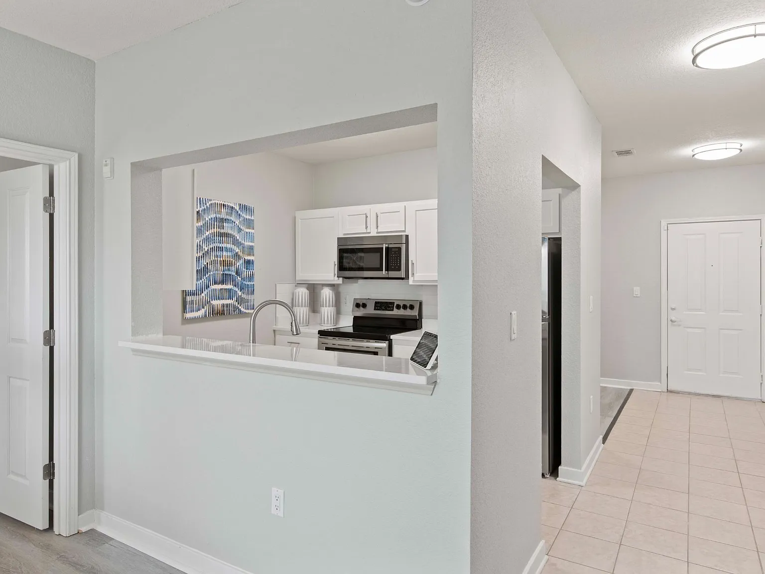 Elan Apartments — Photo 3