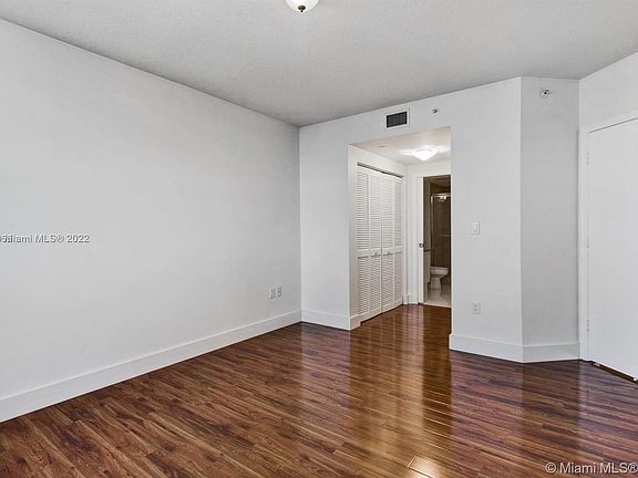 3rd image of 19501 W Country Club Dr APT 2109