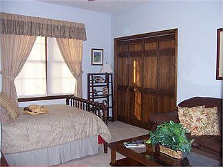 4th image of 387 Riverbend Dr