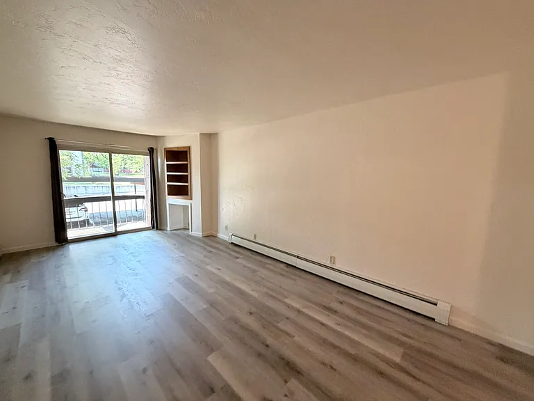 3150 Lakeside Dr #206 — Photo 2