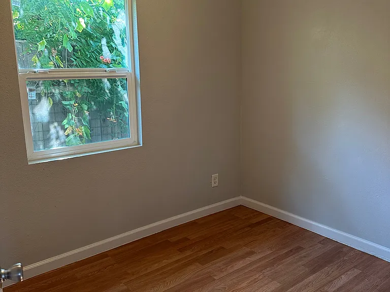 1216 Los Robles Blvd — Photo 6