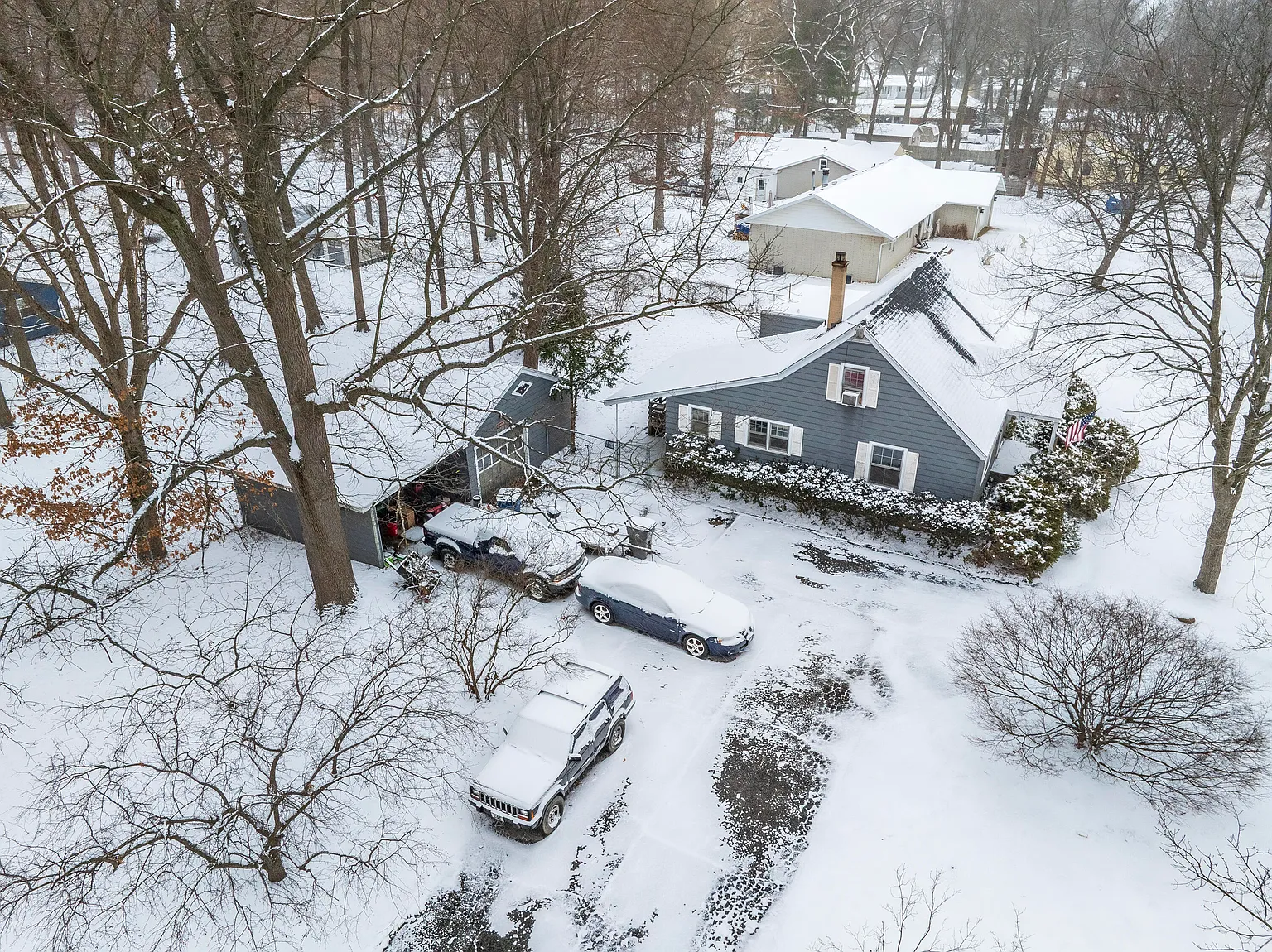310 Edgemoor Dr photo 1