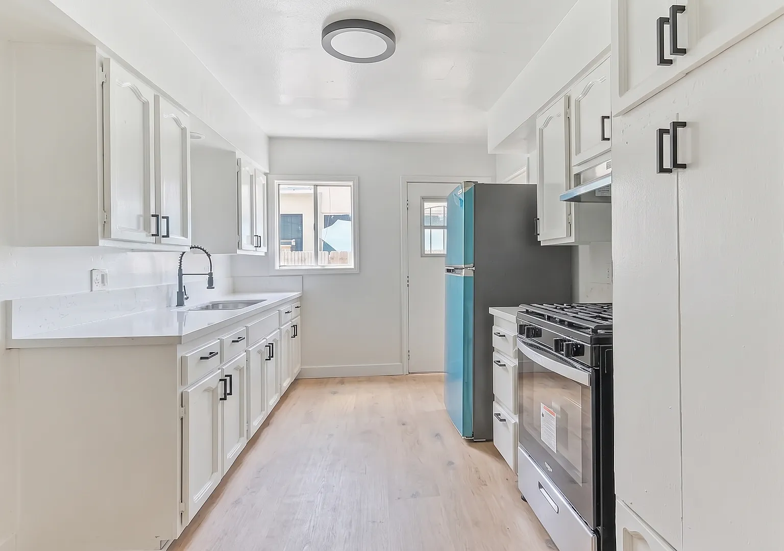 1212 E 76th Pl, Los Angeles, CA 90001 — Photo 4