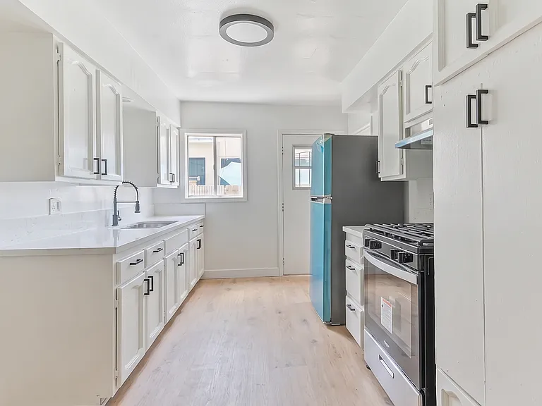 1212 E 76th Pl — Photo 4