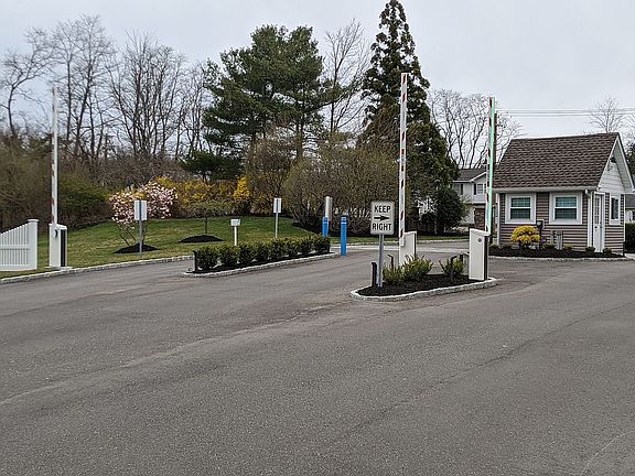 3rd image of 146 Erin Ln