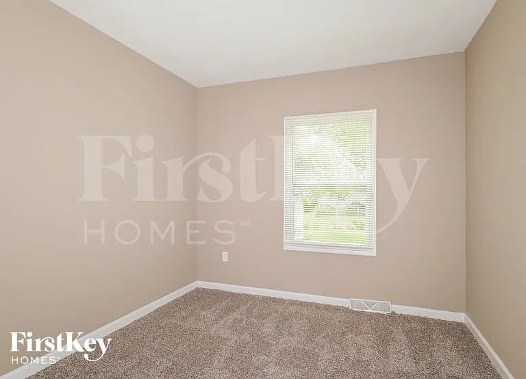 42 Mercury Dr — Photo 12