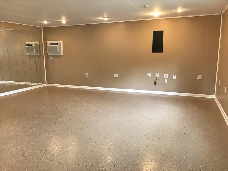 18002 Hollywell Dr — Photo 19