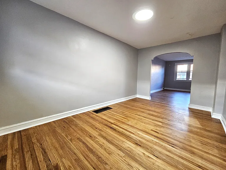 1009 Rosalie St — Photo 2