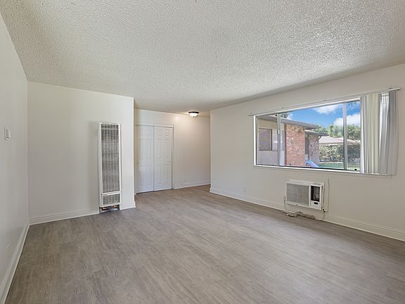 3rd image of 824 Clementa Way APT B