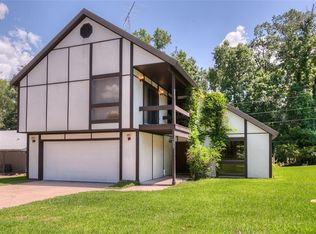 1425 Green Briar Dr, Huntsville, TX 77340