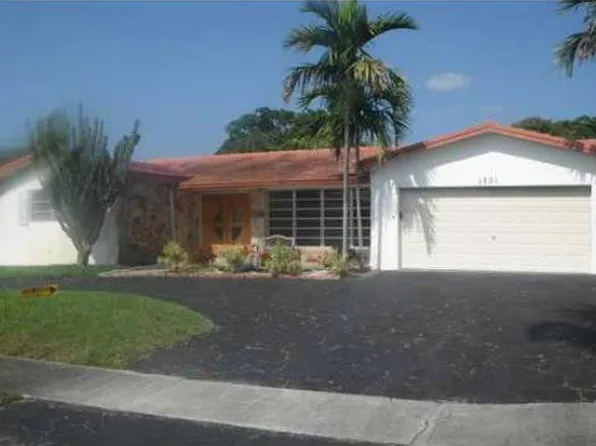 1301 N 47th Ave, Hollywood, FL 33021